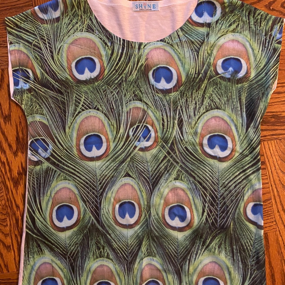T-shirt with Colourful peacock print 🌺
